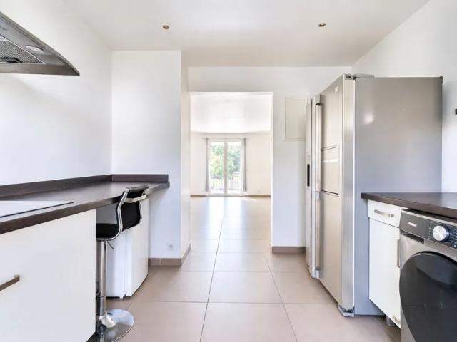 Location Appartement Rue René Seyssaud, Marseille