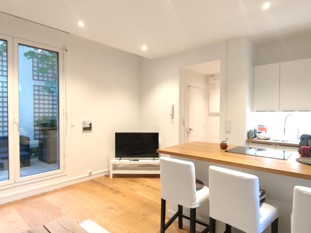 Location Appartement Rue Ribera, Paris