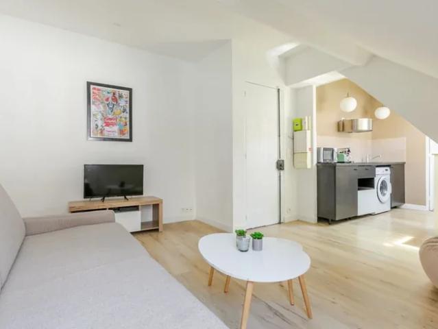 Location Appartement Rue Traversière, Paris