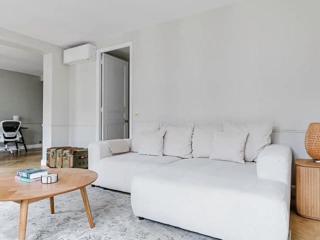 Location Appartement Rue Volney, Paris