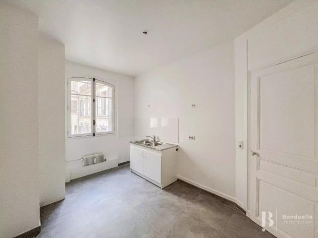 Location Appartement Rue Villebois Mareuil, Paris