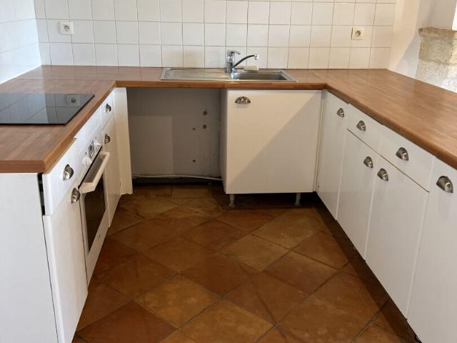 Location appartement Saint Yzans De Medoc: 740 € AJP Lesparre Immobilier