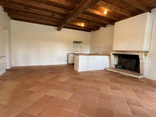 Location appartement Saint Yzans De Medoc: 740 € AJP Lesparre Immobilier