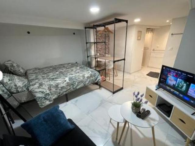 location appartement saint denis 1 pièce 18 m2 seine saint denis 93200 1150 € / mois