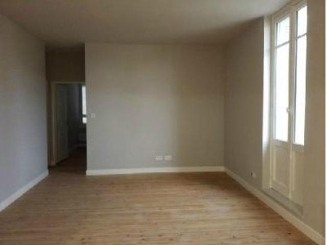 location appartement saintes 2 pièces 48 m2 charente maritime 17100 615 € / mois