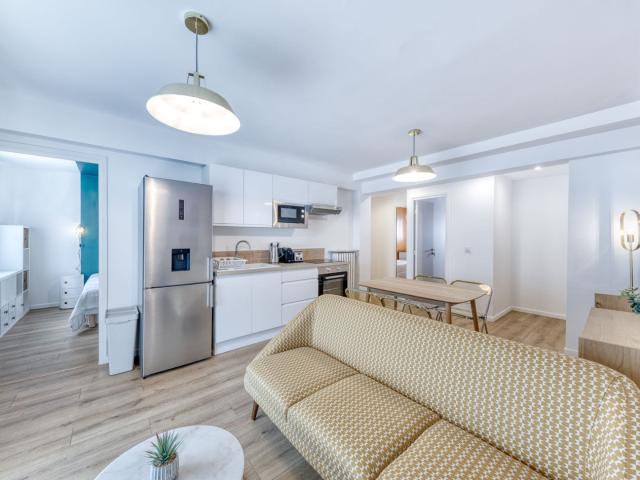 Location Appartement Square Aimé Césaire, Antibes