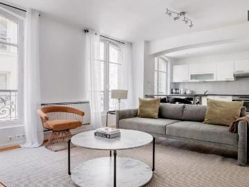 Location Appartement Square Emmanuel Chabrier, Paris