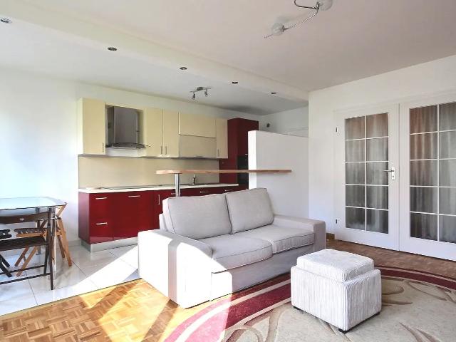 Location Appartement Square Henri Regnault, Courbevoie