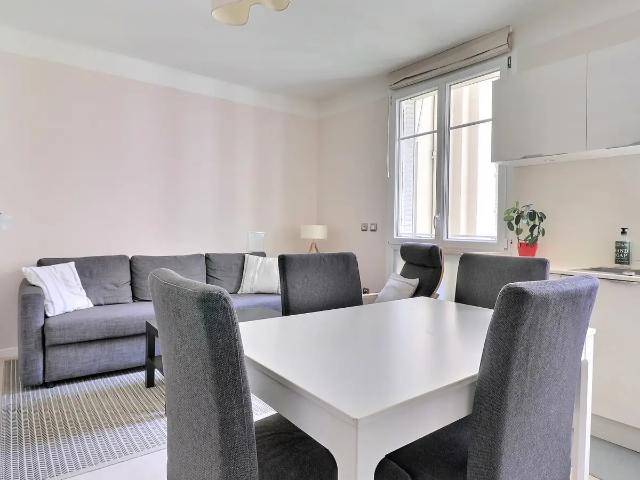 Location Appartement Square Jouvenet, Paris