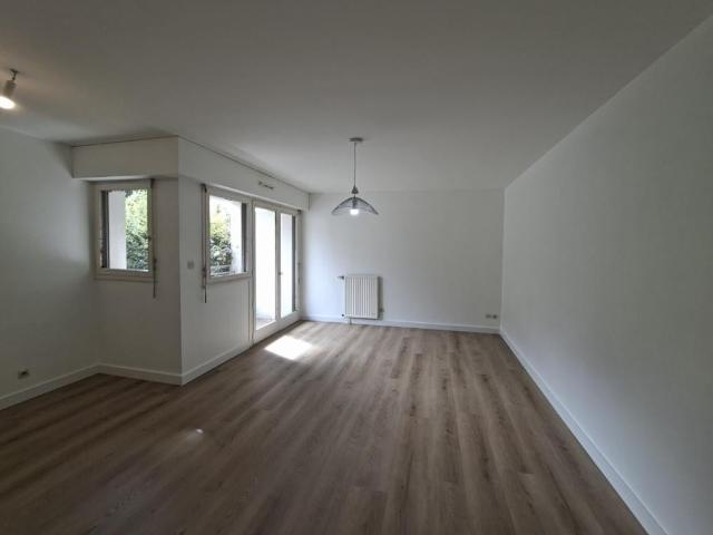 Location Appartement Square Louis et Maurice de Broglie, Rennes