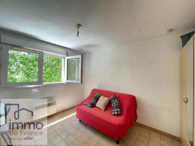 Location appartement studio 1 pièce 16 m² Grenoble 38000 377 €