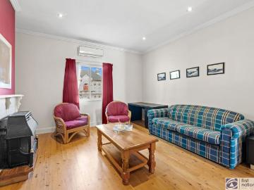 Yass, Yass Valley, Victoria - Equipped kitchen