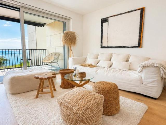 LOCATION AU MOIS APPARTEMENT MEUBLÉ AVEC VUE PANORAMIQUE SUR LE LAC