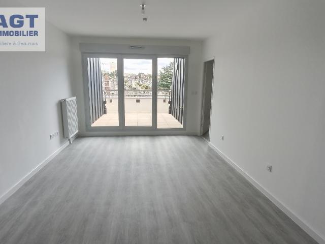LOCATION AUX CAPUCINS F2 NEUF DE 49.47M2 AVEC JARD