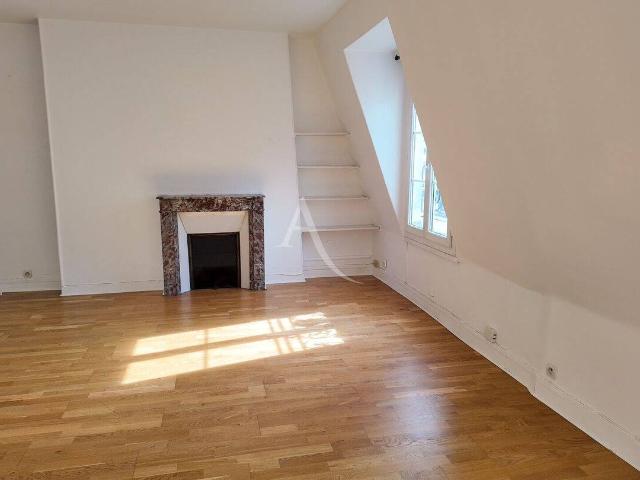 Location Bail Code Civil: Apartement 3p 52m² DERNIER ETAGE Pari