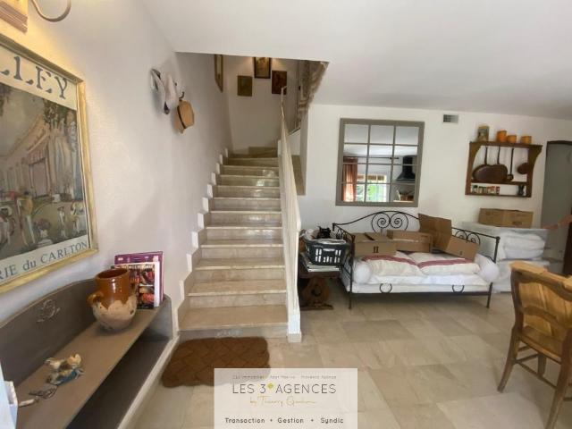 Location Bas de villa en location saisonnière | Les 3 Agences