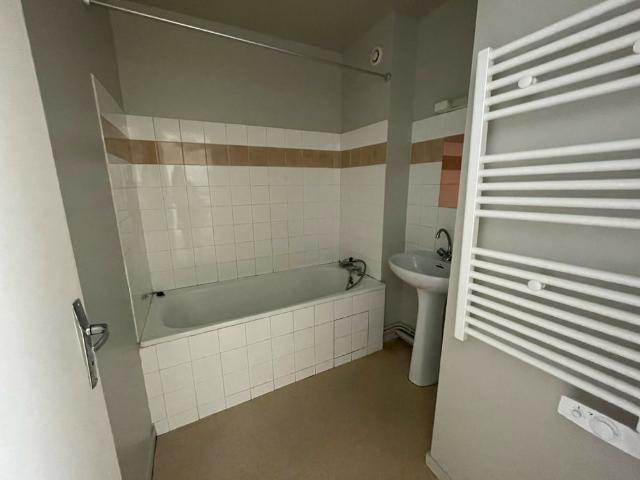Location BEAU STUDIO DE 20 M² Place des Carmes – Limoges – Begip