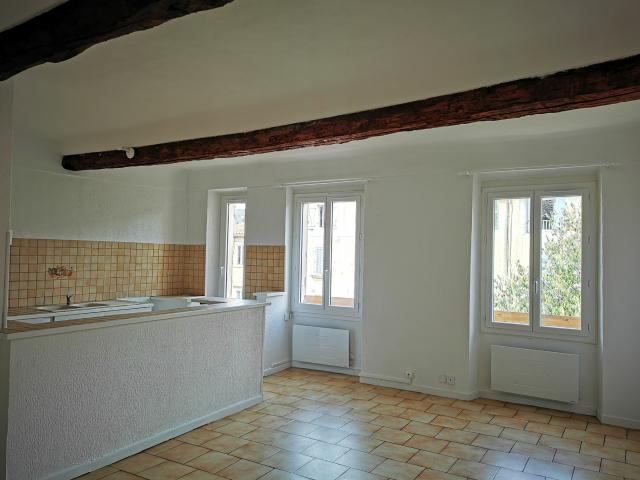 Location Beau type 3 maison de ville Sollies Toucas | Grech Immobilier