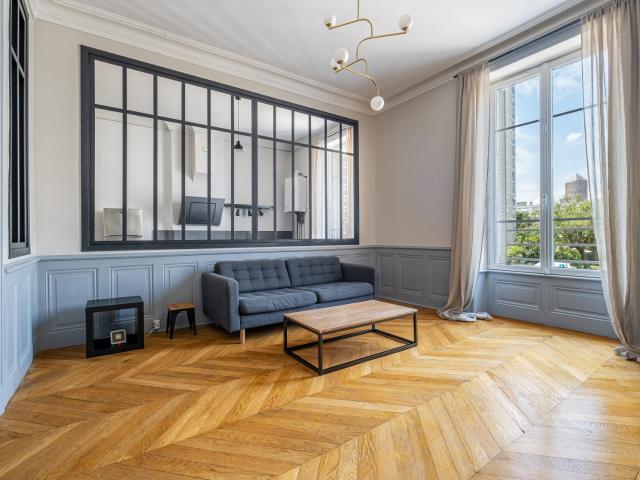 Location Bel ancien rénové et meublé à LYON 65 m2 Espaces Atypiques LYON