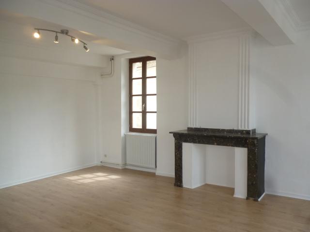Location BEL APPARTEMENT T3 LUMINEUX DE 90 M² CENTRE VILLE AU PREMIER ETAGE LIBRE AU 06/08/2026
