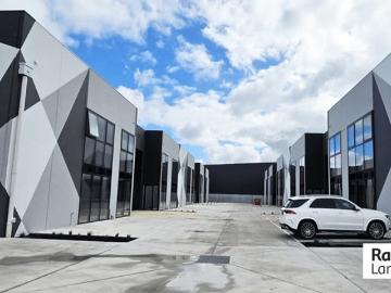 Ravenhall, Victoria - Parking