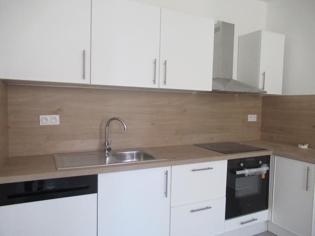 Location CASTELNAUDARY APPARTEMENT ENTIÈREMENT RÉNOVE DANS IMMEUBLE ANCIEN