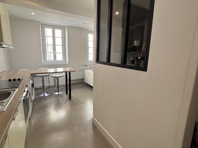 Location CASTELNAUDARY APPARTEMENT T1BIS N°7 SECOND ÉTAGE REFAIT A NEUF ENTIÈREMENT MEUBLE AVEC EAU/ELECTRICITÉ/BOX IN