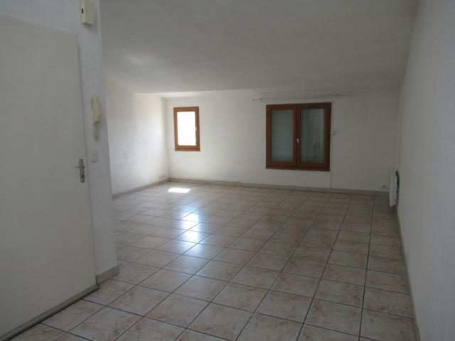 Location CASTELNAUDARY PROCHE CENTRE VILLE APPARTEMENT TYPË 3 SECOND ETAGE LIBRE AU 20/06/2026