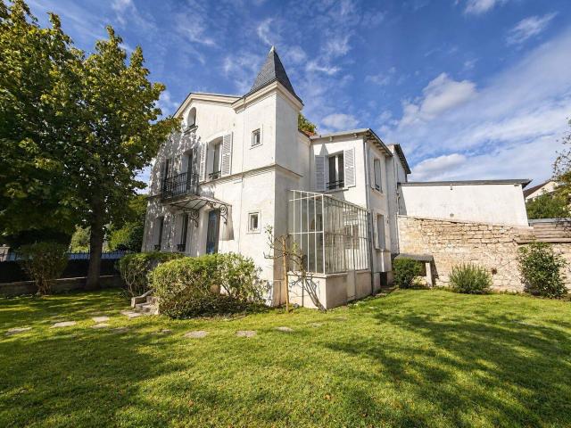 LOCATION CENTRE DU VÉSINET – RARE SUR LE SECTEUR – MAISON A