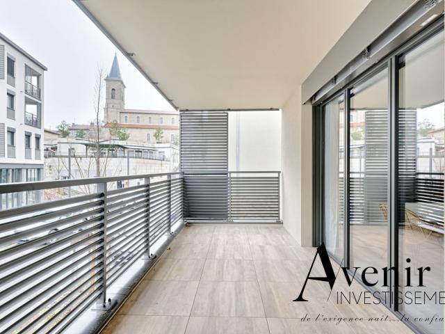 LOCATION CENTRE LIMONEST APPARTEMENT T3 MEUBLE AVEC TERRASSE GARAGE FERME Limonest