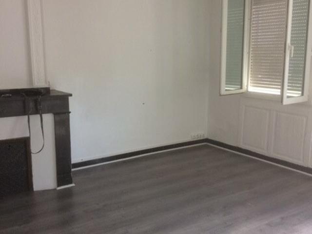 Location CENTRE VILLE CASTELNAUDARY APPARTEMENT DE TYPE 3 AVEC JARDIN SIS AU 1ER ÉTAGE