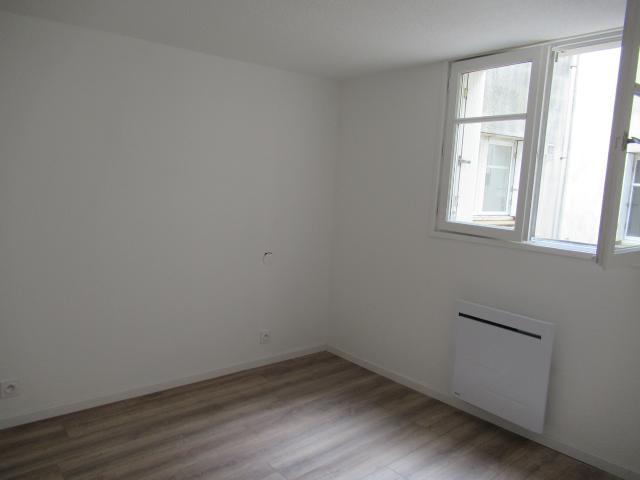 Location CENTRE VILLE APPARTEMENT RÉNOVE DE TYPE 3 AVEC MEZZANINE