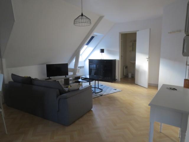 LOCATION CENTRE VILLE SABLE APPART. T2 MEUBLE