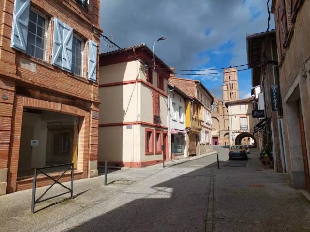 Location Appartement Place de la Halle, Montesquieu Volvestre