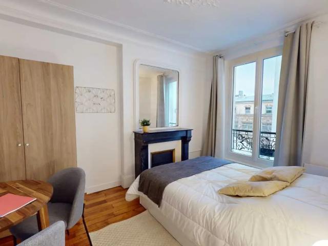 Location Appartement Rue Marguerite de Rochechouart, Paris