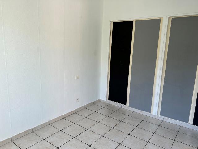 Location CHAMP DE MARS Haut de villa avec parking | Grech Immobilier