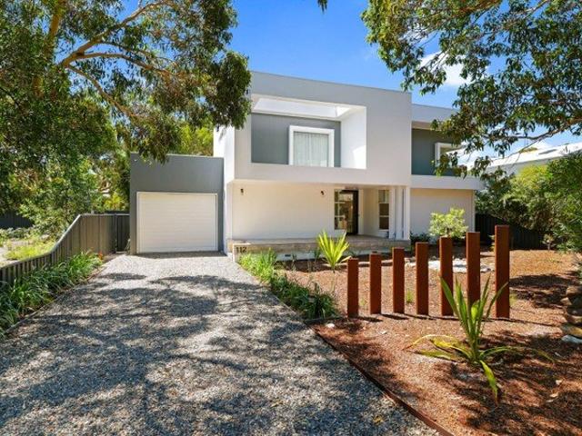 Location ! Contemporary Luxury by The Beach
