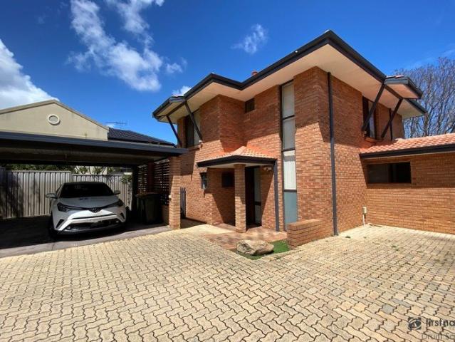 LOCATION, CONVENIENCE, LIFESTYLE! HOME OPEN SATURDAY 25 JULY AT 11.30AM SHARP!