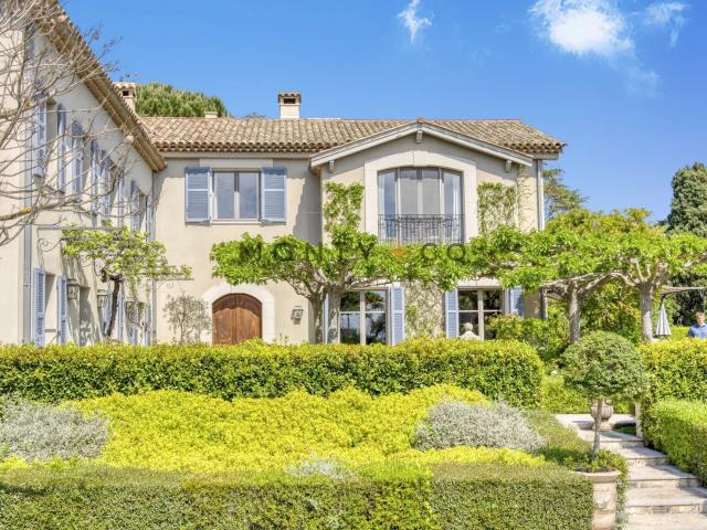 Location de Bastide de Luxe au Cap d’Antibes – Un Écrin Méditerranéen Unique