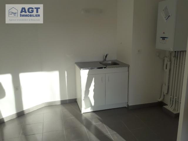 LOCATION DE F2 38M2 AVEC JARDIN A BEAUVAIS