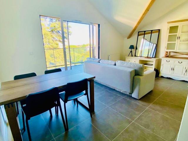 LOCATION DIVONNE T2 MEUBLE DERNIER ETAGE AVEC TERRASSE ET GA