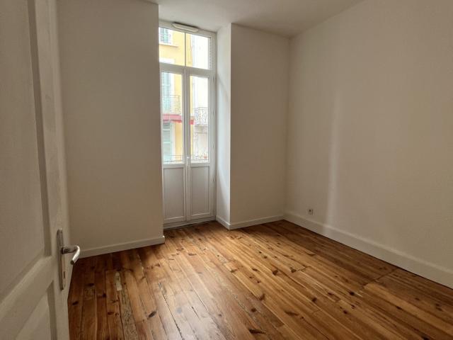 LOCATION d'un appartement de 3 pièces 60 m2 à LOURDES