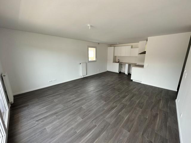 LOCATION d'un appartement de 3 pièces 68 m² à COMBS LA VILLE