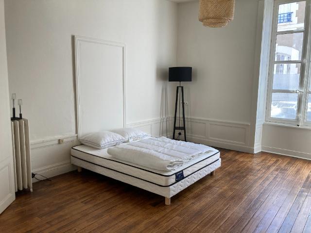 LOCATION d'un appartement F2 en coeur de ville 62 m² à CHATEAUDUN