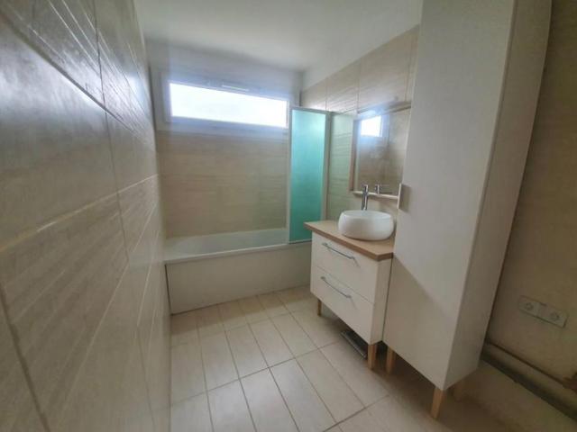 LOCATION d'un appartement F4 75 m² à Brie Comte Robert