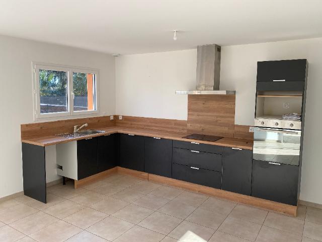 Location d'une maison F4 à SAINT CYPRIEN avec jardin