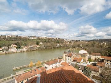 Location Duplex au dernier étage avec ascenseur, vue Saone à Caluire et Cuire 163 m2 Espaces Atypiques Lyon