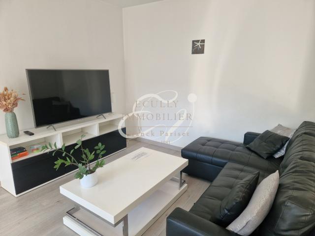 LOCATION ECULLY 69130 APPARTEMENT 2 PIECES MEUBLE BALCON RESIDENCE PISCINE PARC GARAGE