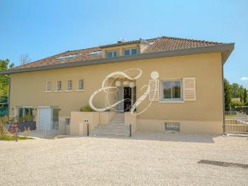 LOCATION ECULLY 69130 APPARTEMENT 2 PIECES MEUBLE STATIONNEMENT TRES BON ETAT PROCHE COMMERCES