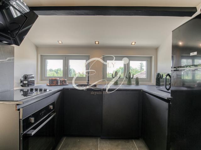LOCATION ECULLY 69130 APPARTEMENT 2 PIECES MEUBLE STATIONNEMENT TRES BON ETAT PROCHE COMMERCES